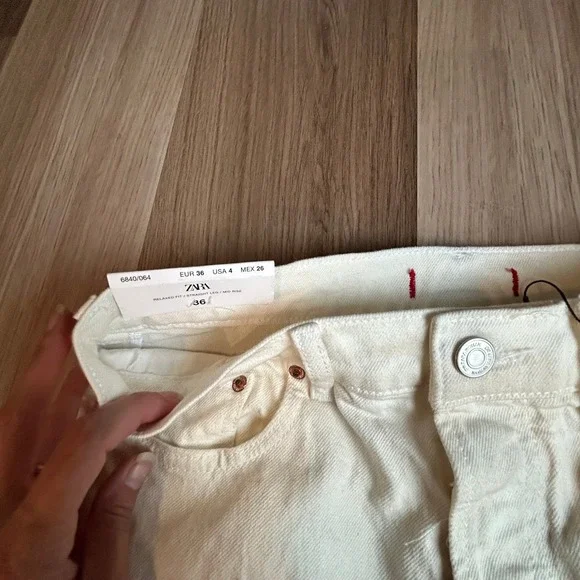 NWT Zara Relaxed Straight‎ Leg Mid Rise SIZE 4 Antique Ecru Denim Jeans Womens - Picture 4 of 7